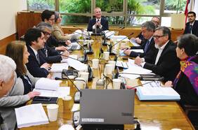 Gobierno acuerda con oposición mantener norma antielusión en tribunales