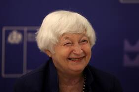 Janet Yellen destaca el trabajo del Banco Central en su paso por Chile y resalta la importancia de la equidad de género