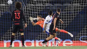 El sueño terminó en pesadilla: la UC es superada por el copero Estudiantes y se va amargamente de la Libertadores