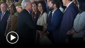 Así fue el saludo de Kast y Boric en el 99° aniversario de Carabineros