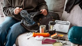 Qué llevan los taiwaneses en su mochila de emergencias ante la amenaza de tsunamis y una potencial invasión de China