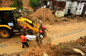 Deslizamiento de tierra en Perú afecta al menos a 150 viviendas y deja una persona fallecida