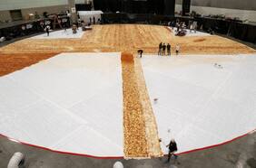 En EE.UU. se está cocinando la pizza más grande del mundo