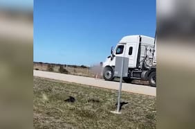 Imágenes sensibles: hombre desnudo atacó a vehículos en ruta que une Chile con Argentina