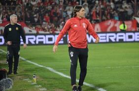 “Llama Boca y se mean, se van desesperados”: la airada reacción del presidente de Huracán tras perder a su DT