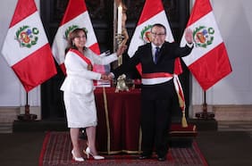 Aseguran que presidenta de Perú quiso renunciar tras primeros muertos en las protestas