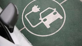 Chile quiere avanzar hacia la electromovilidad, pero la infraestructura todavía frena el salto