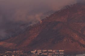 Incendios forestales: llamas en Las Condes han consumido 800 hectáreas y hay 158 comunas en alerta crítica