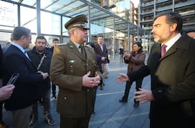 Carabinero condenado por cegar de un ojo a manifestante se entrega y cuestiona labor de fiscal Chong