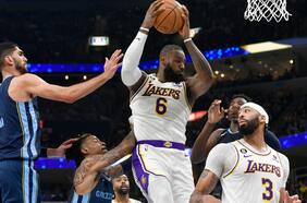 Playoffs de la NBA: Lakers sorprende en casa de Memphis y se pone en ventaja en el inicio de la serie