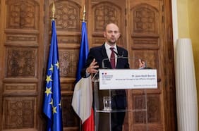 Canciller de Francia dice que “Líbano debe quedar al margen de la escalada regional”