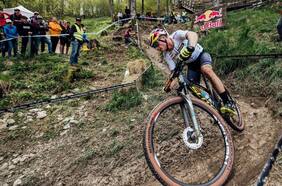 Martín Vidaurre sigue arrasando y gana la octava fecha de la Copa del Mundo de Mountain Bike