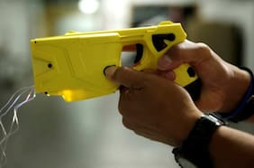 Carabineros publica nuevo protocolo para pistolas taser y establece los casos en los que podrán utilizarse