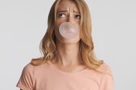 Esto es lo que le ocurre a tu cuerpo cuando te tragas un chicle