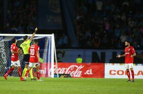 “Preocupante arbitraje”: quién es Mario Salvo, el juez debutante que enfureció a la UC y a Iquique