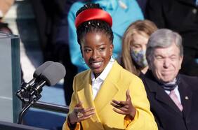 La colina que ascendemos: se edita el poema que Amanda Gorman leyó frente a Biden