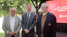 Estudiantes de UNAB, AIEP y UDLA reciben becas de movilidad internacional Santander