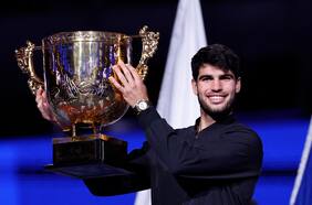 Carlos Alcaraz firma una épica remontada ante Sinner y es campeón en China