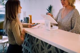 Mejor control en las finanzas personales y accesibilidad para todos: las virtudes que explican el auge de las tarjetas de prepago