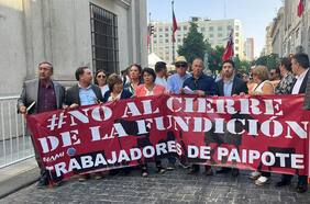 Autoridades y trabajadores de Atacama manifestan su descontento ante cierre temporal de la Fundición Paipote