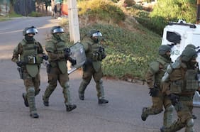 Desalojo de megatoma acumula 13 detenidos, tres policías heridos y evidencias de narcotráfico