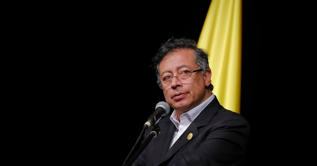 Gobierno de Petro declara estado de emergencia económica en Colombia