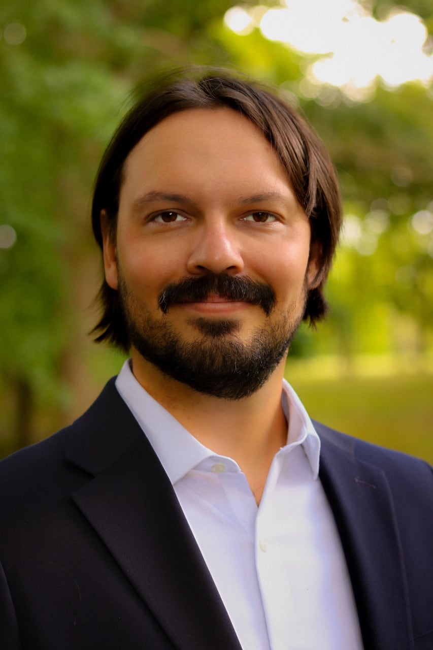 Steven D. Shaw, experto en IA: "La rendición cognitiva por la inteligencia artificial está ocurriendo"