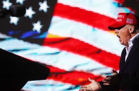 Trump lanza en Arizona su primer acto de campaña del año con miras a las elecciones de medio mandato