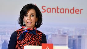 “Muchas gracias por todo”: la sentida despedida de la presidenta global de Santander, Ana Botín, al chileno Claudio Melandri