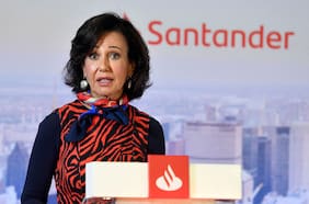 “Muchas gracias por todo”: la sentida despedida de la presidenta global de Santander, Ana Botín, al chileno Claudio Melandri