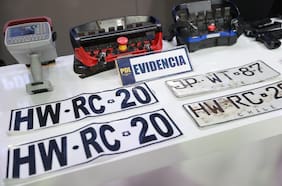 Pareja de exfutbolista de Colo Colo entre los 28 detenidos: cae banda dedicada al robo de camiones