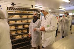 La ministra Zaldívar golpea la mesa: “No puede ser que sigamos vinculando el cuidado de los niños exclusivamente a la mujer”