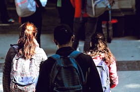 Propuesta del Mineduc para calendario escolar 2023 incluye días de la Visibilidad Transgénero, de la Salud Sexual y Mes de la Memoria y de la Democracia