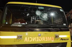 Golpean y roban motosierra a brigadistas que se dirigían a combatir incendio forestal en Curanilahue