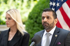 Hackers proiraníes divulgan cientos de documentos e imágenes privadas del director del FBI