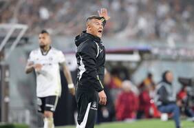 “Me aprieta de manera irracional, desafiante e intimidante”: el lapidario informe del árbitro Cabero contra Jorge Almirón