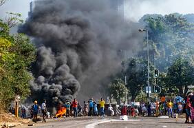 Las claves tras la peor ola de protestas y violencia que afecta a Sudáfrica desde el fin del ‘apartheid’