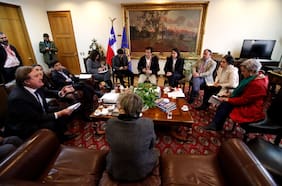 La arremetida de Hassler contra cárcel en Santiago suma apoyos en el Congreso y Concejo Municipal afina estrategia judicial