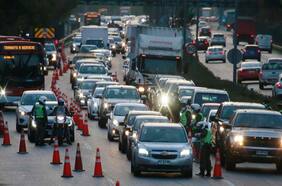 Peaje a “luca”, peak de horarios y masiva salida de 800 mil vehículo en estas fiestas de fin de año