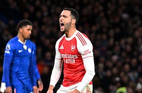 Arsenal rescata un empate en su visita a Chelsea para seguir como líder solitario de la Premier League