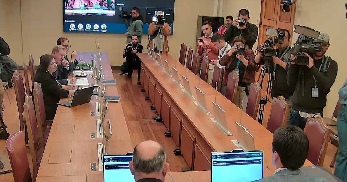 Suspensiones políticas y judiciales: ¿Qué revela la crisis de la DC y la Justicia chilena?