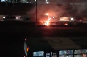 Delincuentes asaltan y queman camión blindado en la Ruta 68: testigos afirman que portaban armamento largo