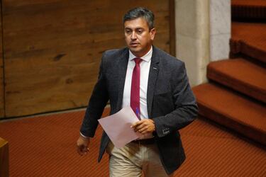 Cuatro días antes que la PDI incautara el celular del diputado Ojeda (ind.-Republicano) el móvil fue destrozado