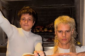 El dúo argentino CA7RIEL & Paco Amoroso vuelve a Chile con nuevo disco