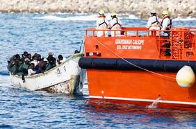 España planea regularización “excepcional” de medio millón de migrantes llegados al país antes de 2025