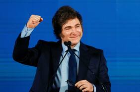 Javier Milei firma decreto de privatización de trenes en Argentina