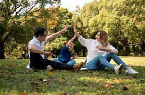 El secreto para criar niños seguros y felices, según expertas en crianza