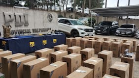 Detienen a 12 sujetos por contrabando de cigarrillos: uno de los integrantres de la banda era funcionario de Aduana