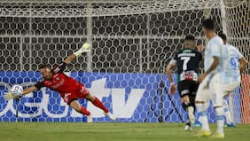 Sebastián Pérez le ataja tres penales a Gremio en la Copa Sudamericana