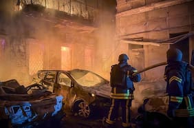 Ataque masivo ruso contra el sistema energético de Odesa deja 14 heridos y varios edificios residenciales dañados
